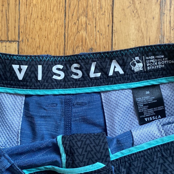 Vissla hybrid walk shorts. Size 36, blue. - Picture 2 of 3